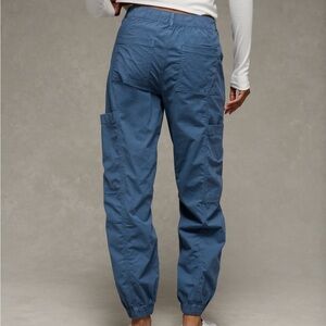 AE Snappy Stretch High Waisted Baggy Cargo Jogger Size 14 SHORT